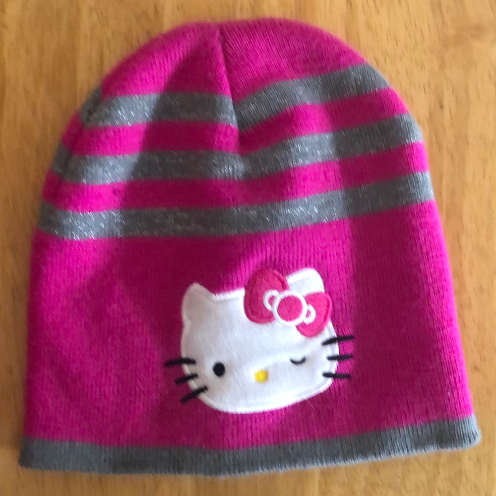 2000s hello kitty beanie